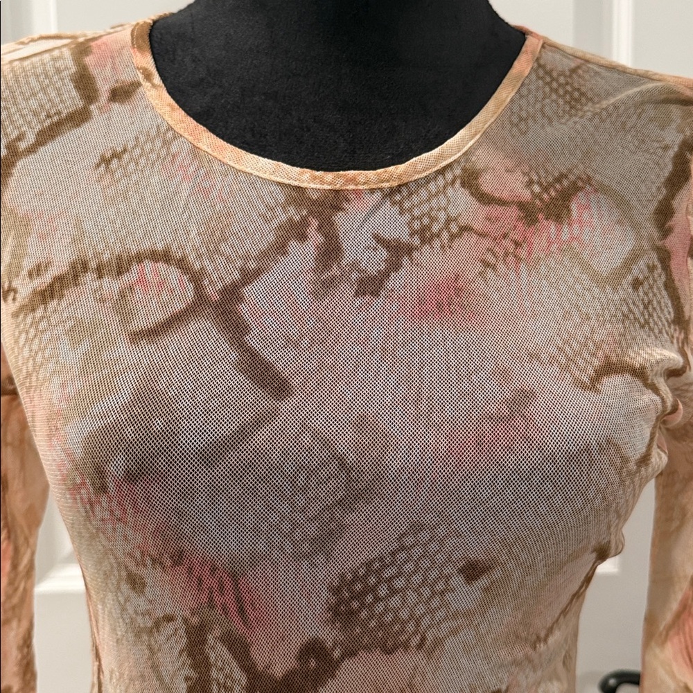 Express Multicolor Snake Pattern Long Sleeve Shee… - image 4